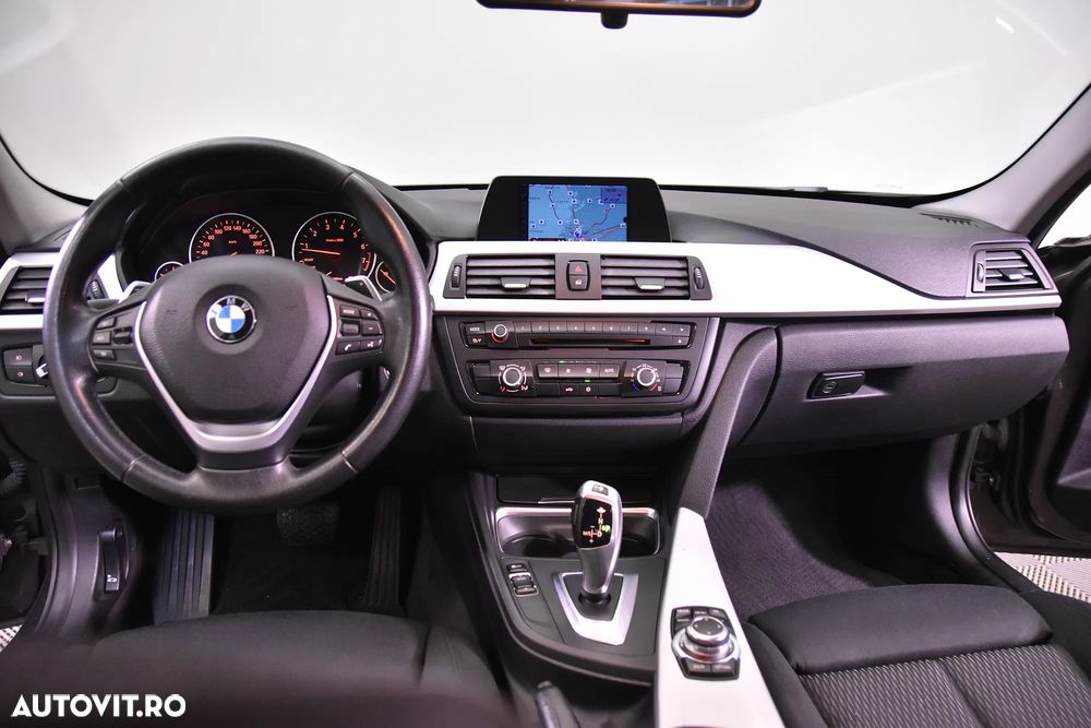 BMW Seria 3 320i Aut. - 9