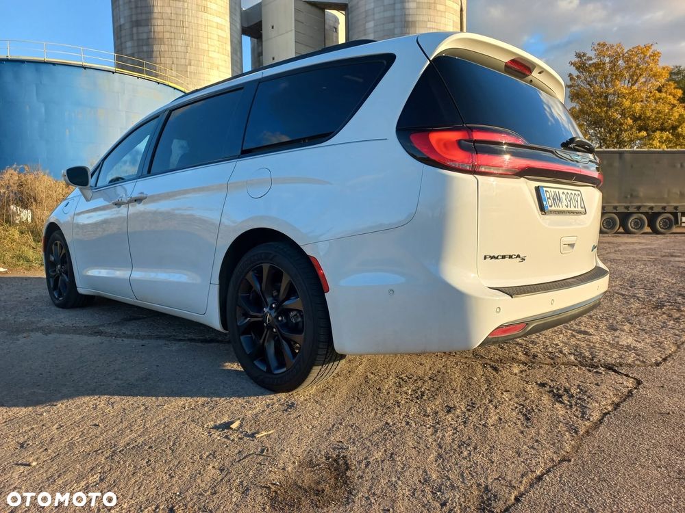 Chrysler Pacifica - 5