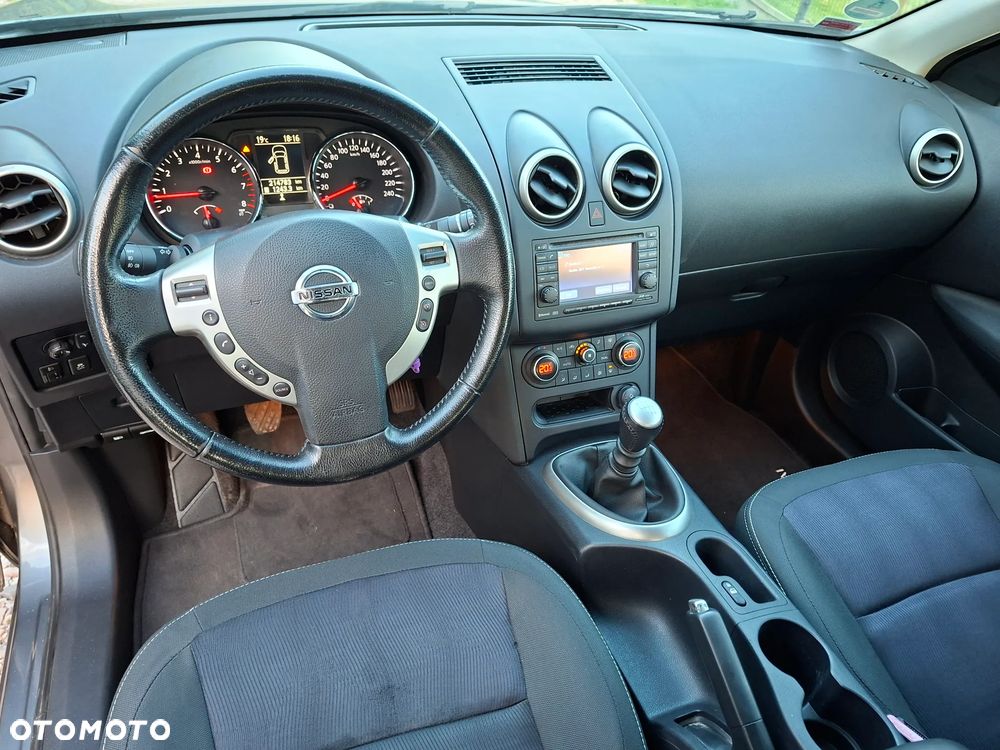 Nissan Qashqai 2012 photo 2