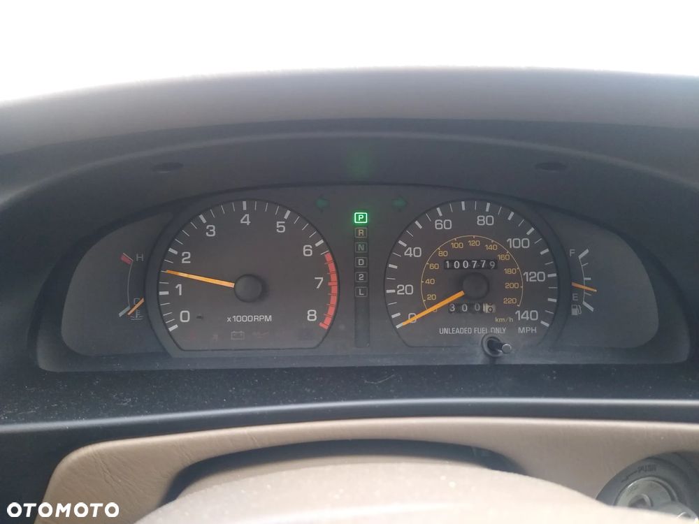 Toyota Camry 3.0 V6 LE - 30