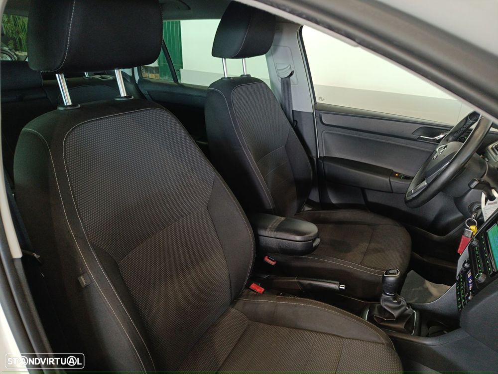 Skoda Rapid Spaceback 1.6 TDi Active - 21