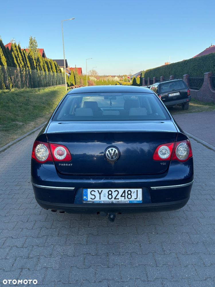 Volkswagen Passat 1.9 TDI Individual - 10