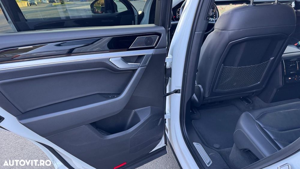 Volkswagen Touareg 3.0 V6 TDI 4Motion DPF Automatik R-Line - 21