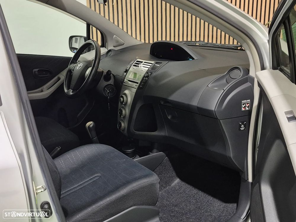 Toyota Yaris 1.0 VVT-i AC - 12