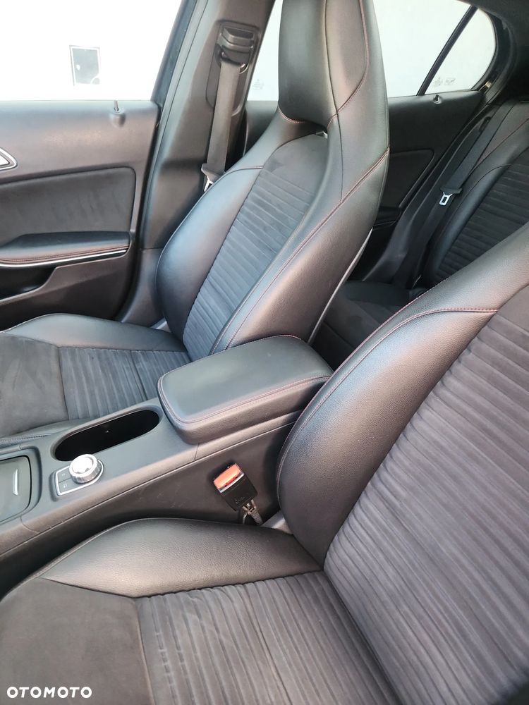 Mercedes-Benz GLA 200 (CDI) d 4Matic 7G-DCT AMG Line - 16