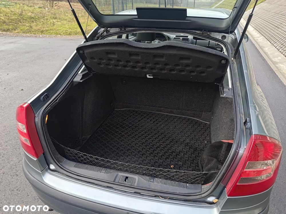 Skoda Octavia 1.6 Tour Classic - 9