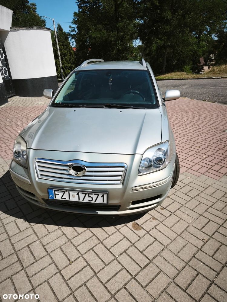 Toyota Avensis 2.0 D-4D Luna - 2