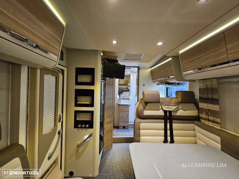 Adria Matrix M670SBC 50 YEARS 5 LUGARES DE LIVRETE CAMA CENTRAL + BASCULANTE - 50