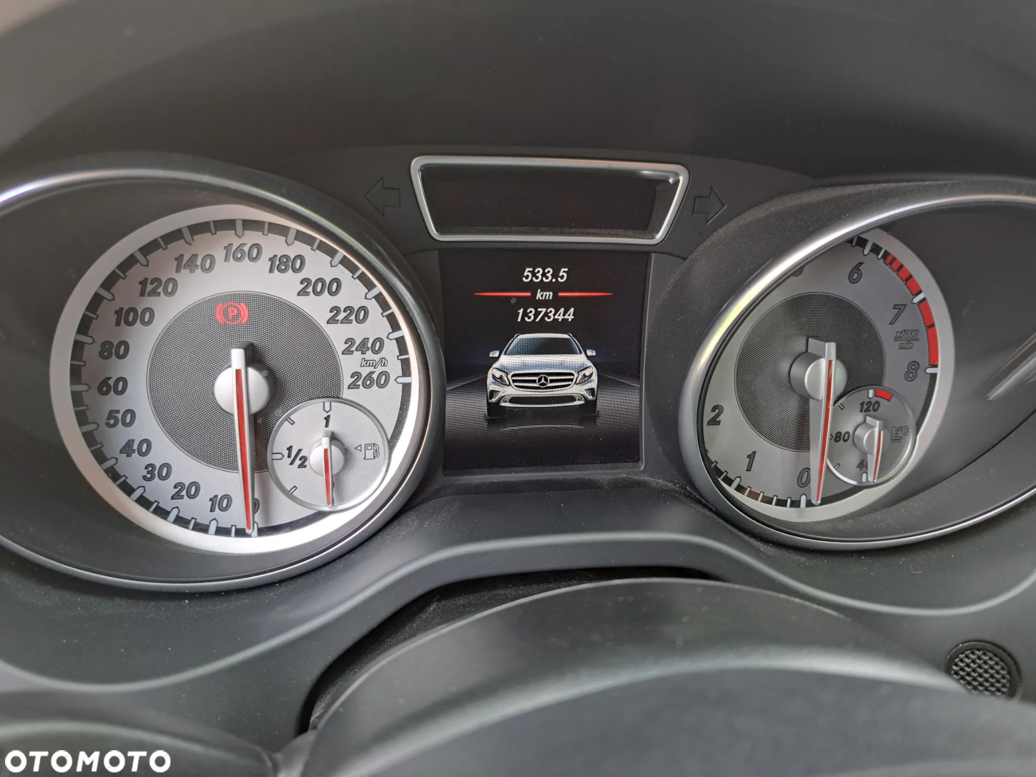 Mercedes-Benz GLA 180 UrbanStyle Edition - 14