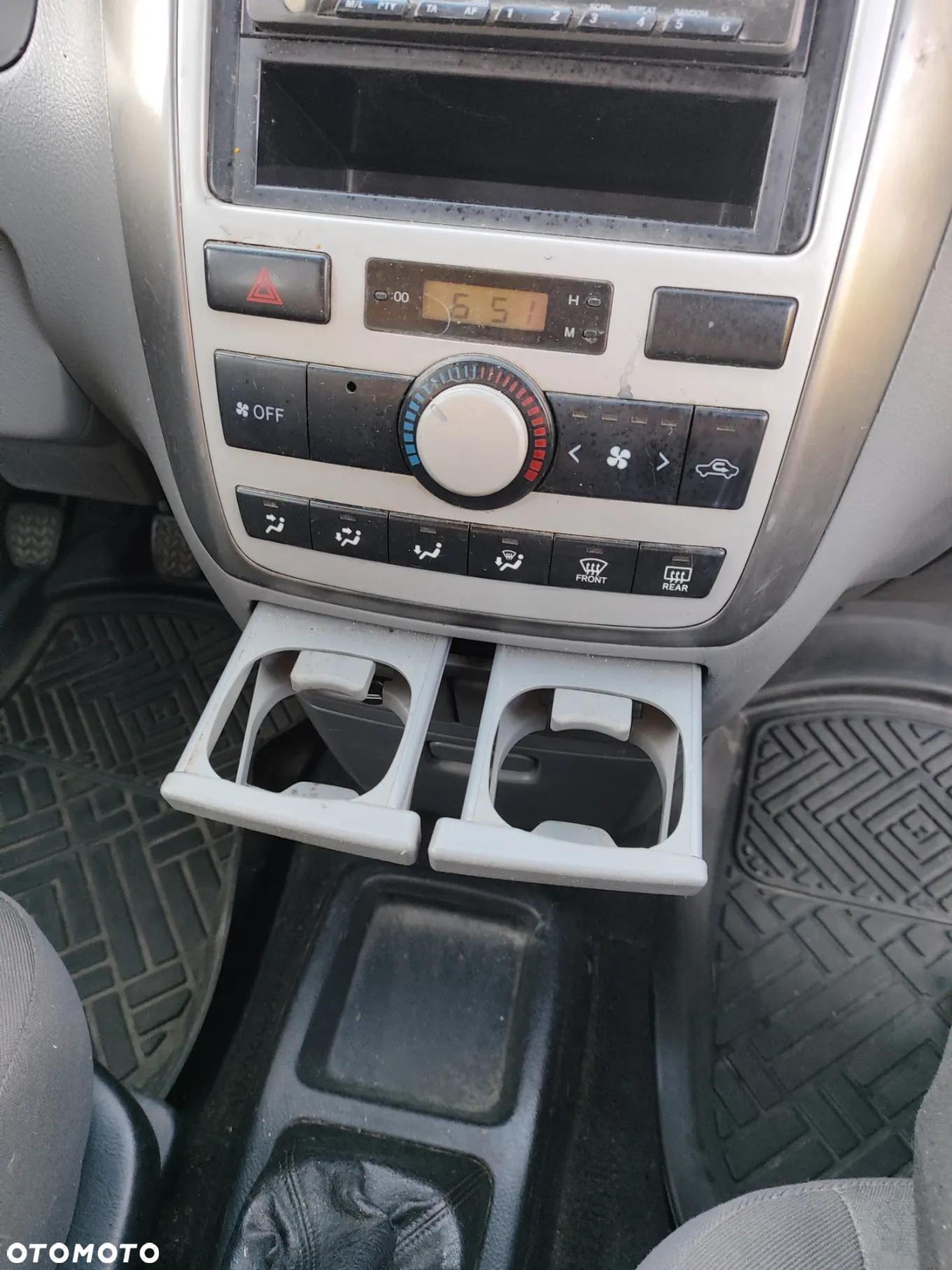Toyota Avensis Verso - 9
