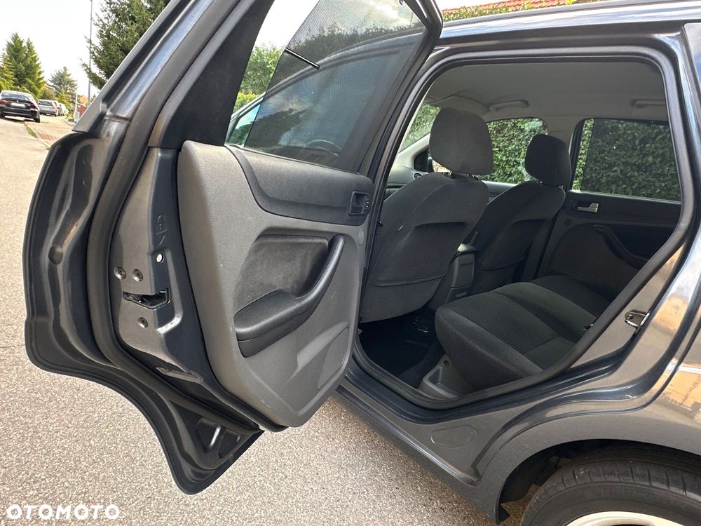 Ford Focus 1.6 Ghia - 8