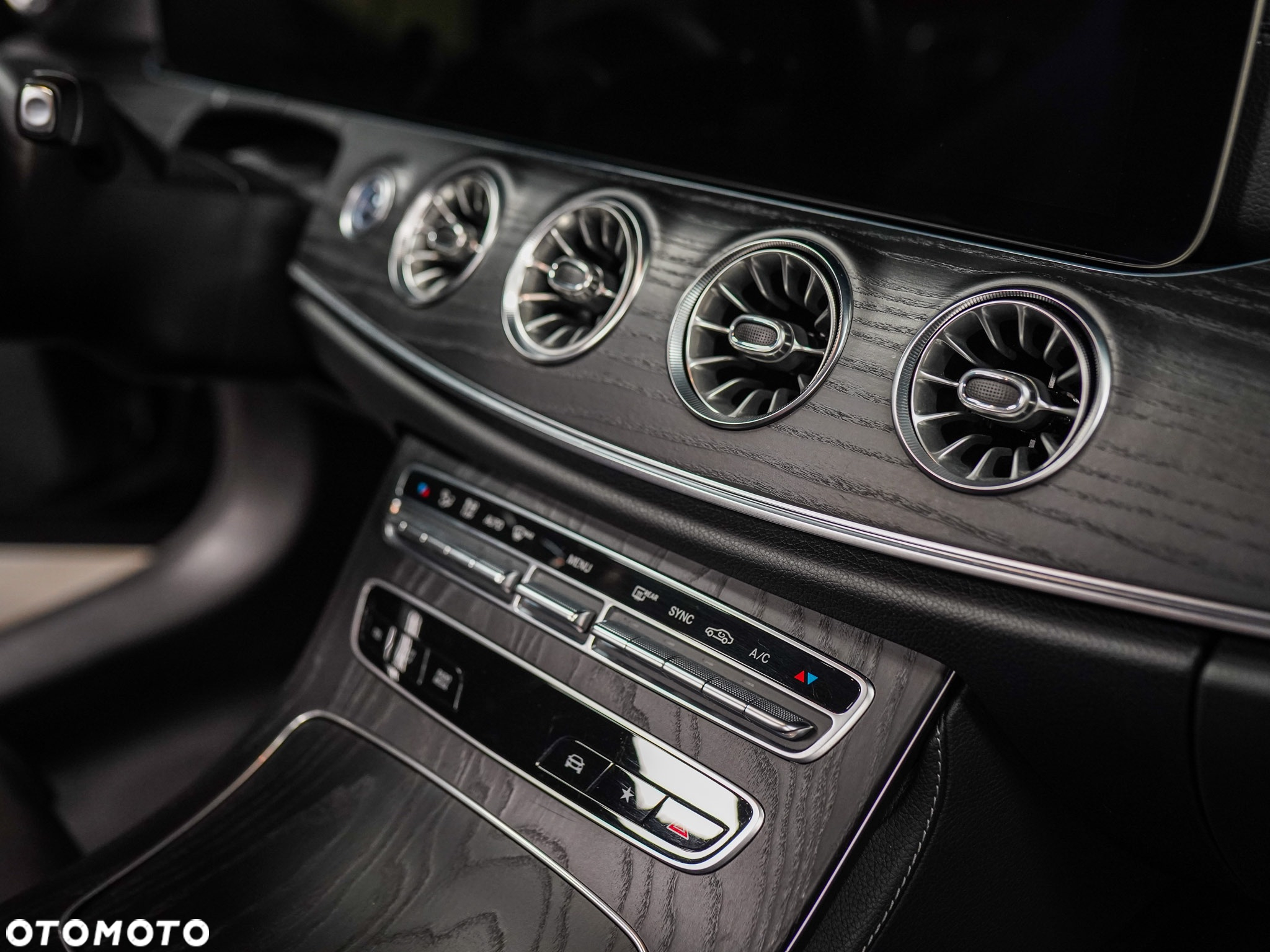Mercedes-Benz Klasa E 200 Kabriolet 4-Matic 9G-TRONIC - 21