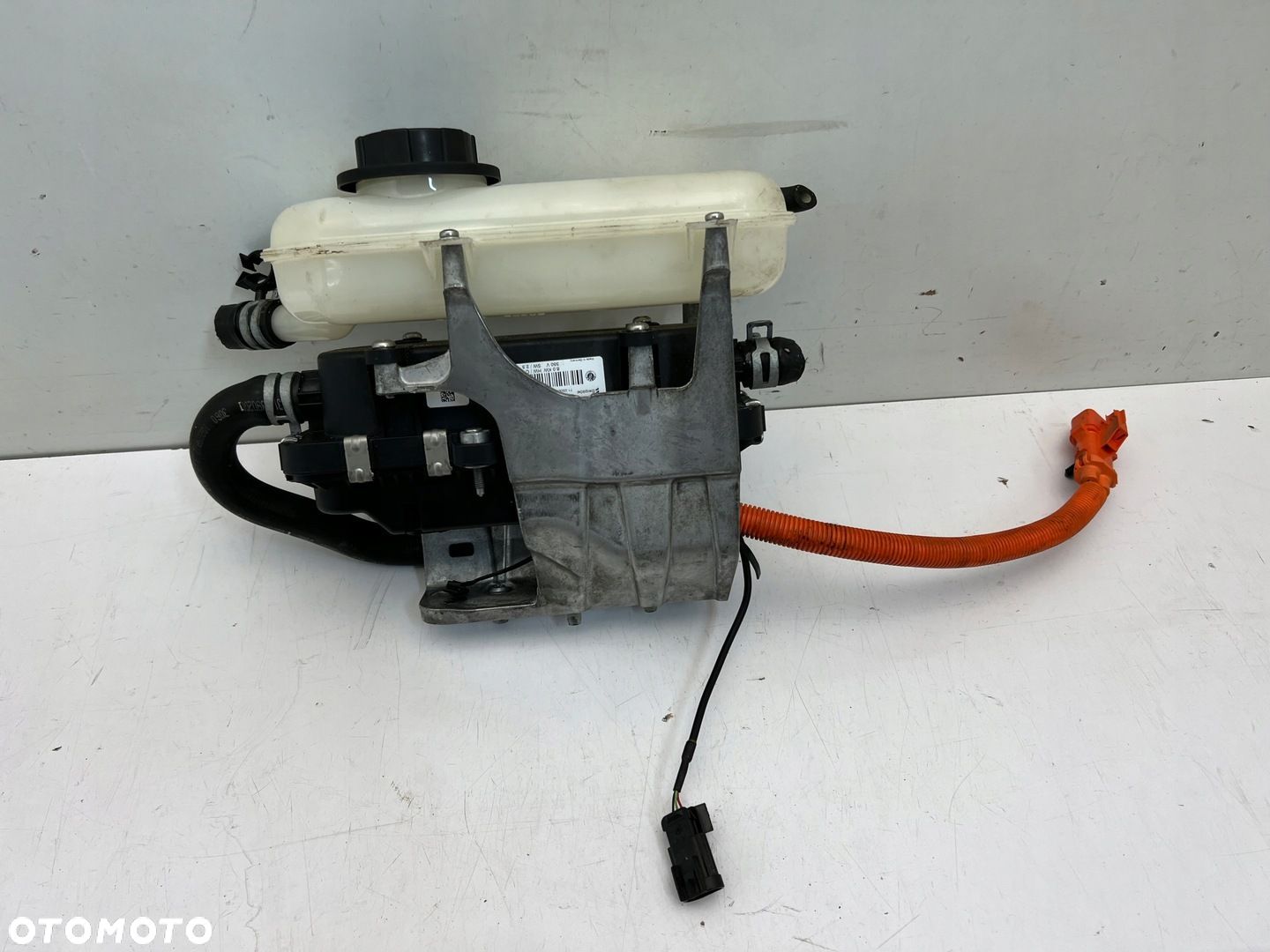FISKER KARMA PODGRZEWACZ PŁYNU ZBIORNICZEK HEATER - 1