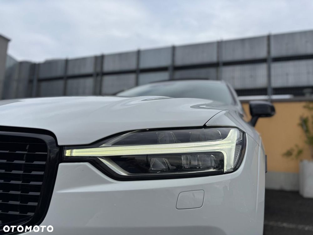 Volvo XC 60 T8 AWD Plug-In Hybrid R-Design - 4