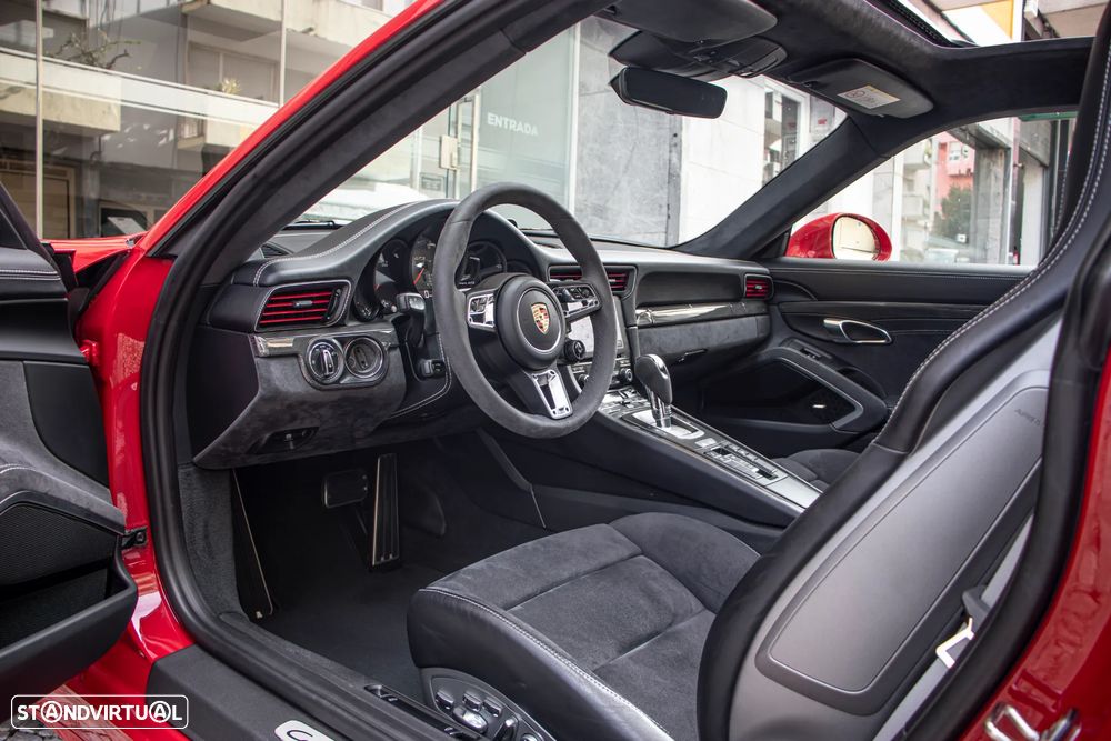 Porsche 911 (991) Carrera GTS PDK - 10