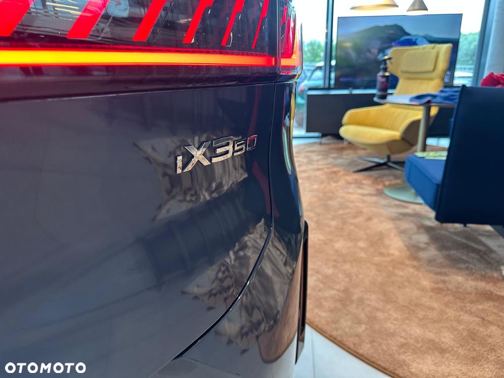 BMW iX3 - 12