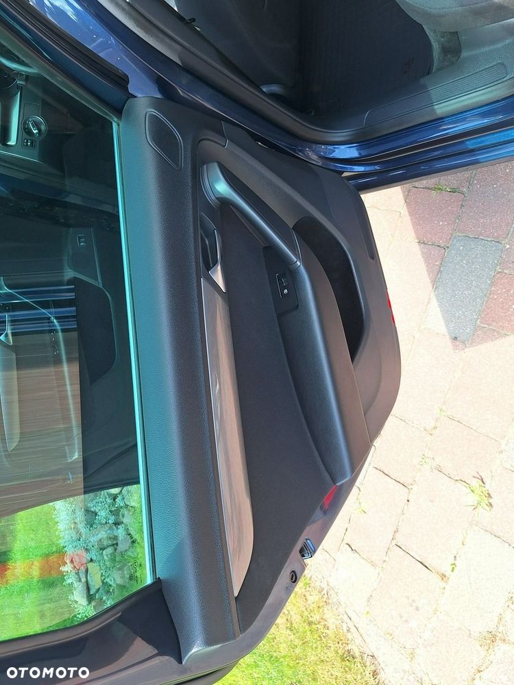 Volkswagen Passat - 13