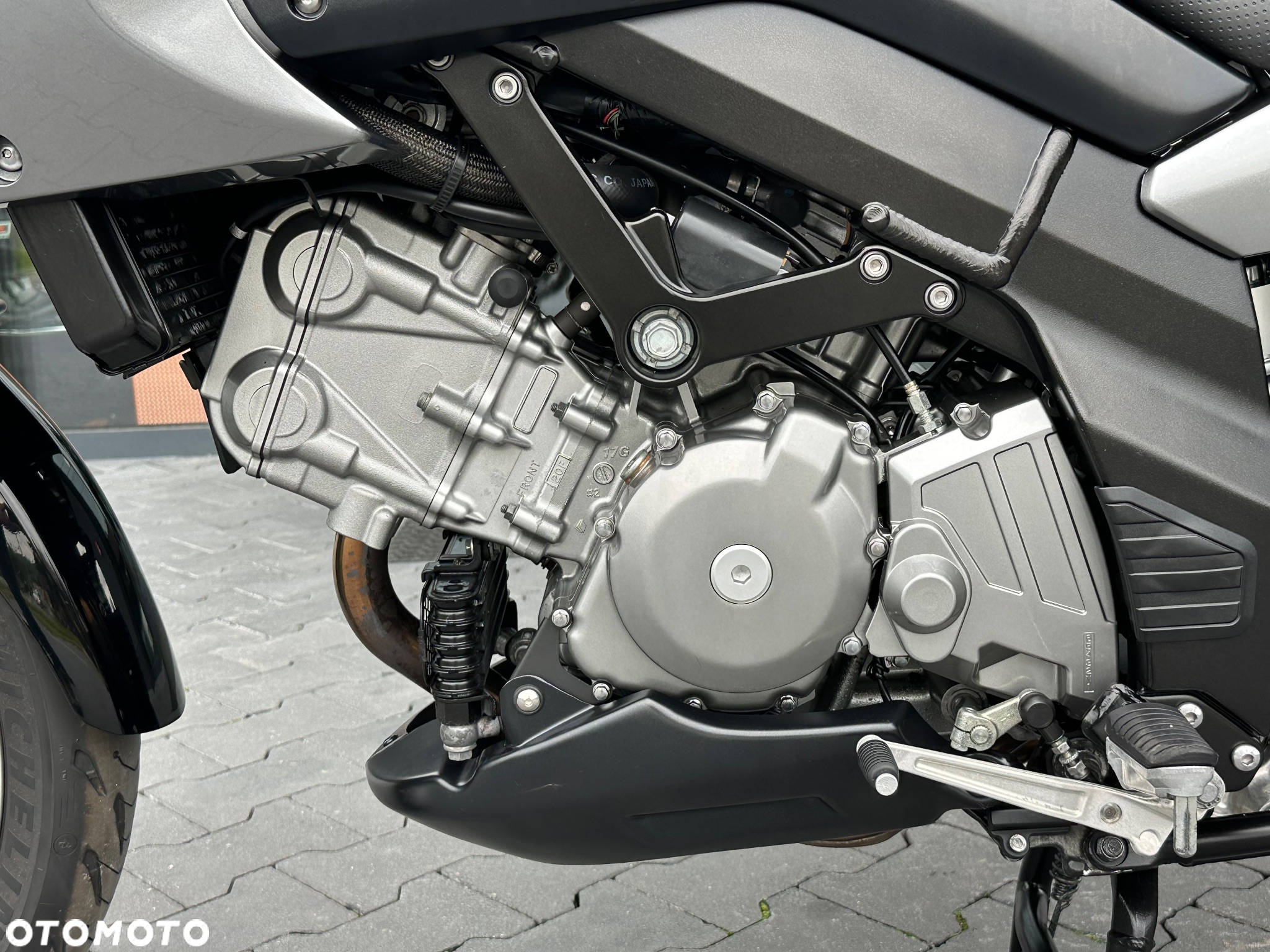 Suzuki V-STROM - 34