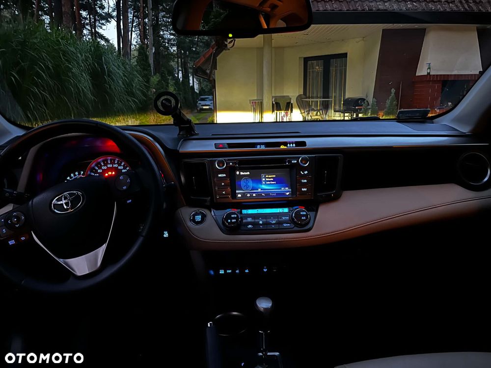 Toyota RAV4 - 16