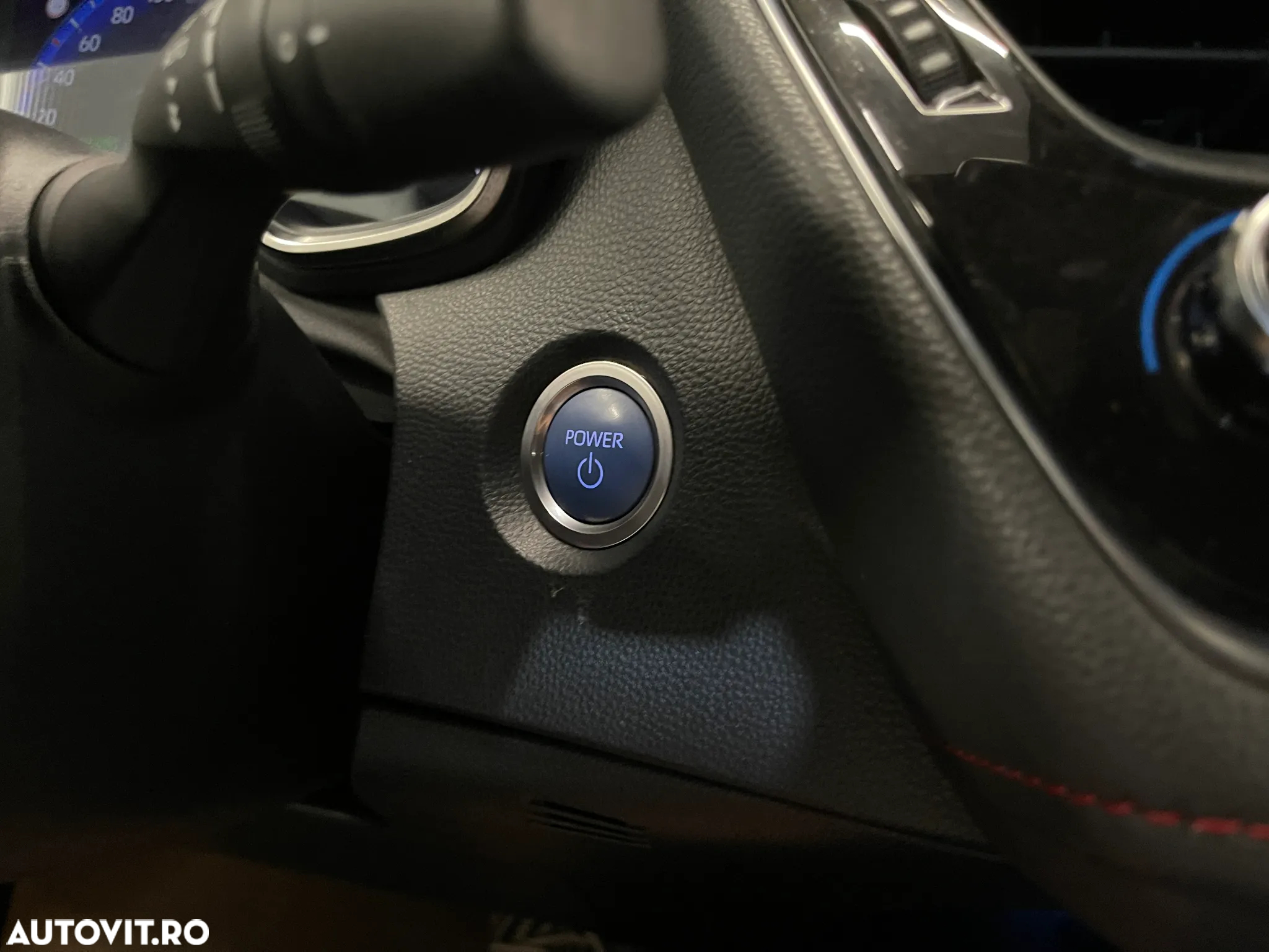 Toyota Corolla 2.0 Hybrid Lounge - 24