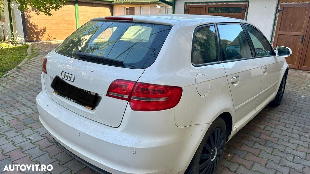 Audi A3 Sportback 1.6 TDI DPF Ambiente - 3