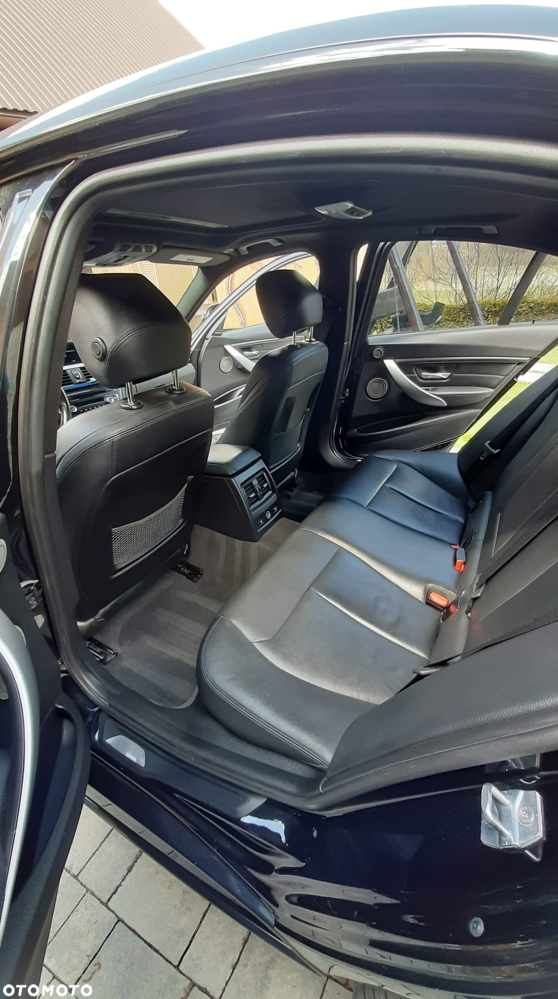 BMW Seria 3 335i xDrive M Sport - 23
