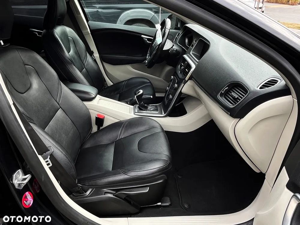 Volvo V40 D4 Summum - 15