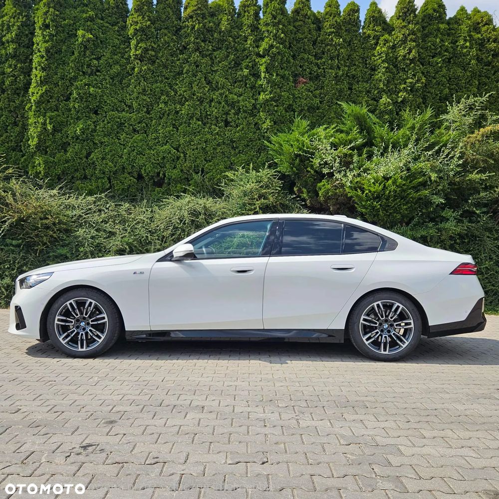 BMW Seria 5 520i mHEV - 6