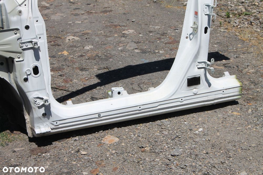 próg lewy słupek słupki suzuki sx4 s-cross ii 21- - 3