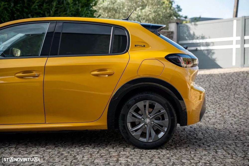 Peugeot e-208 - 11
