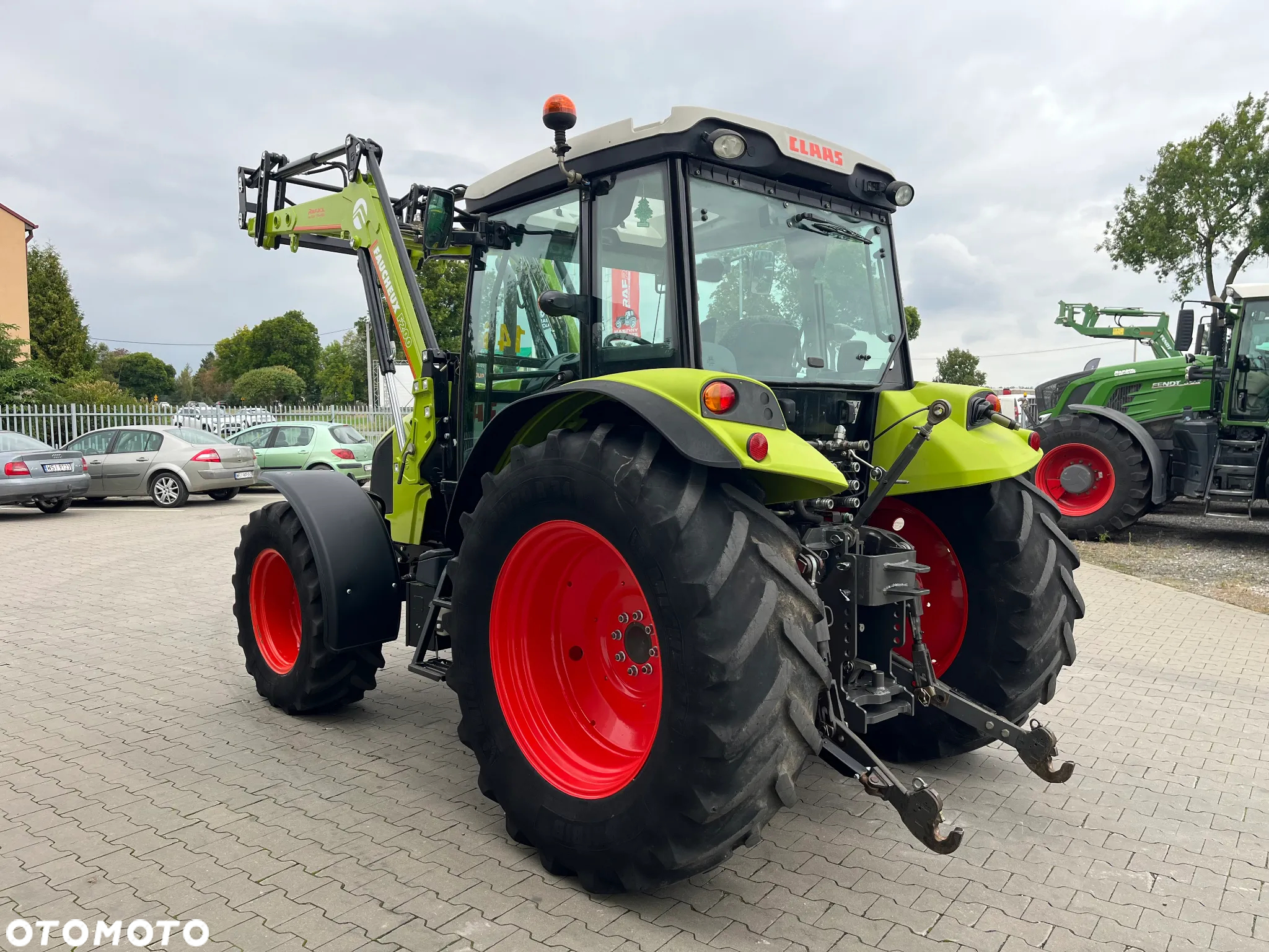 Claas Axos 330 - 5