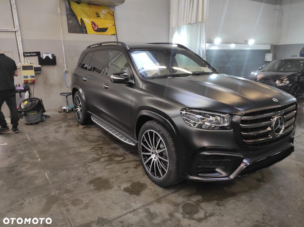 Mercedes-Benz GLS - 1