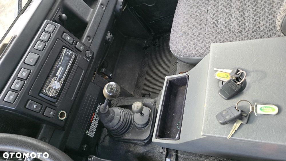 Land Rover Defender - 21