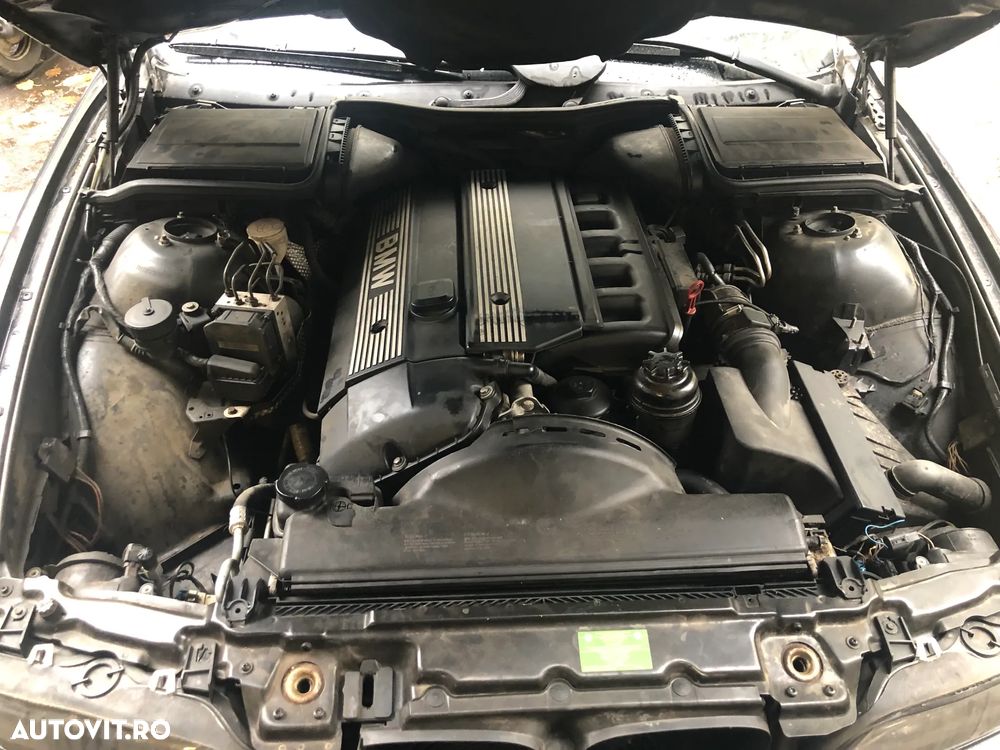Dezmembrez Bmw Seria 5 E39 520i negru benzina an 2000 - 8