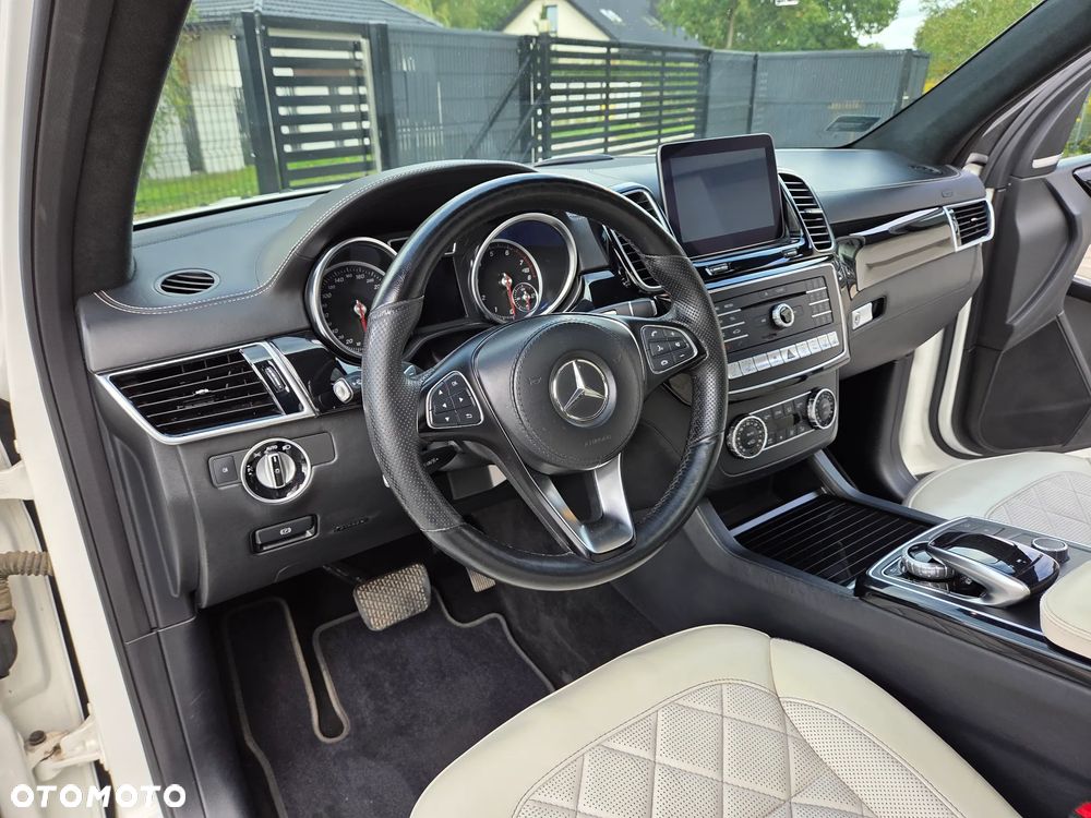 Mercedes-Benz GLS - 34