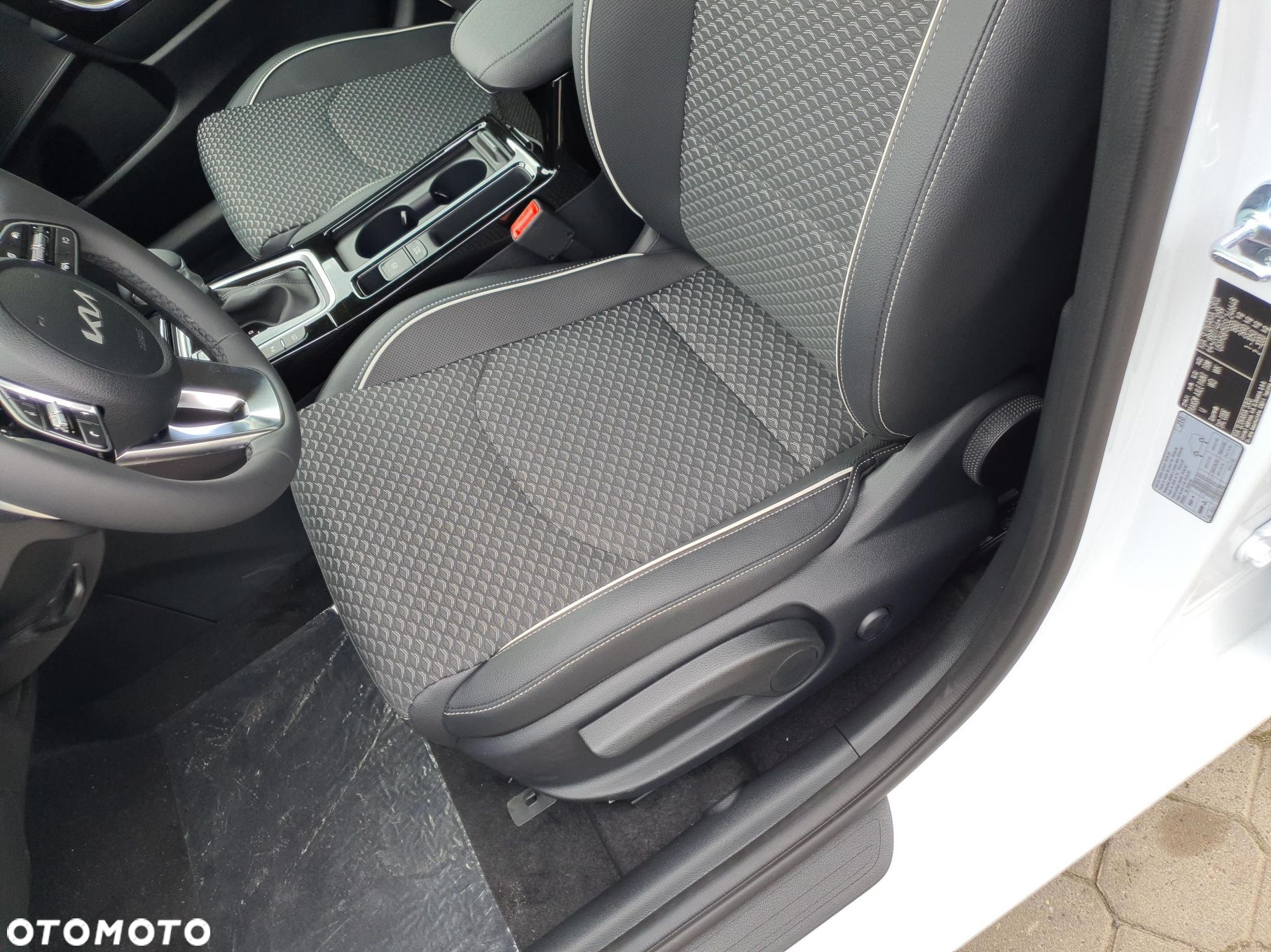 Kia Ceed - 10