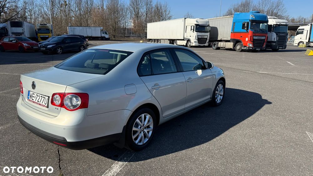 Volkswagen Jetta 1.4 TSI Trendline - 5