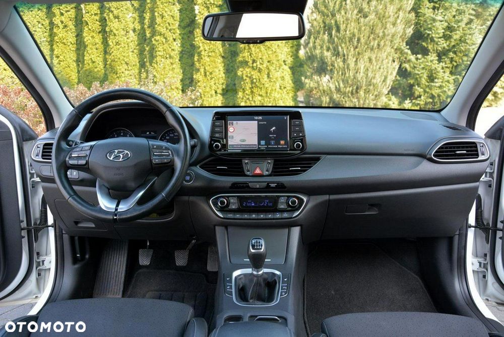 Hyundai i30 1.4 T-GDI Premiere Luxury - 22