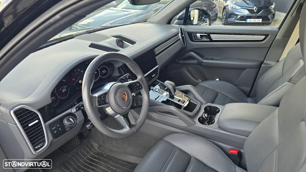 Porsche Cayenne - 21