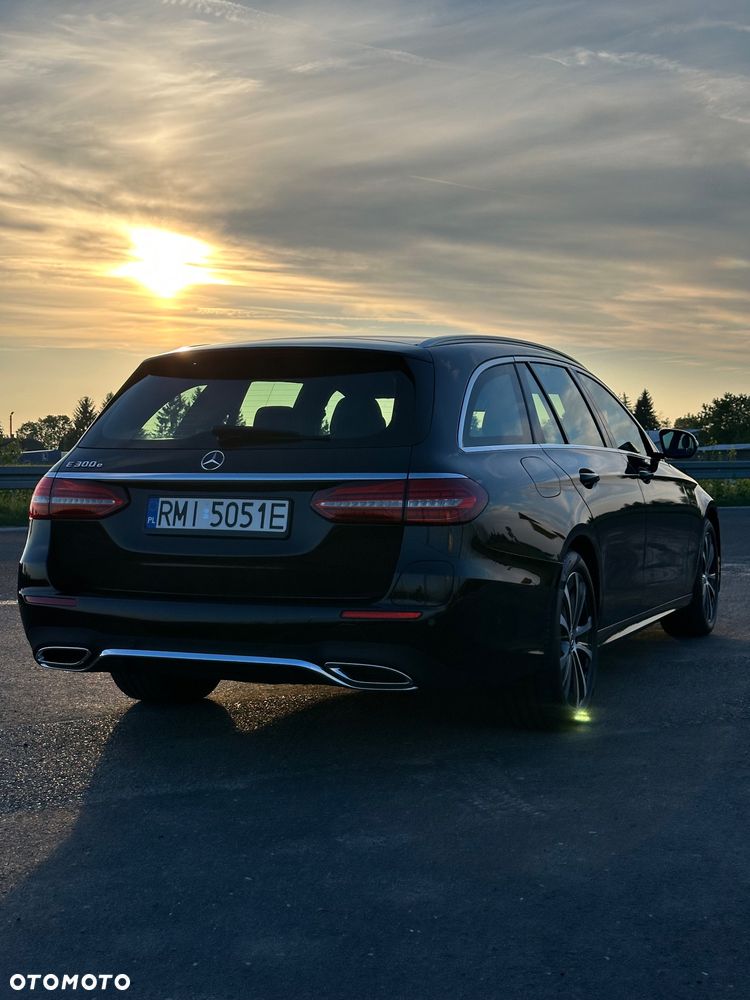 Mercedes-Benz Klasa E 300 9G-TRONIC AMG Line - 7