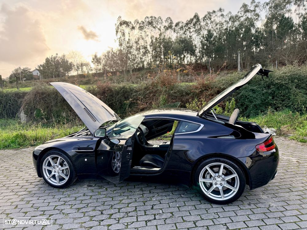 Aston Martin Vantage Coupe V8 Sportshift - 11