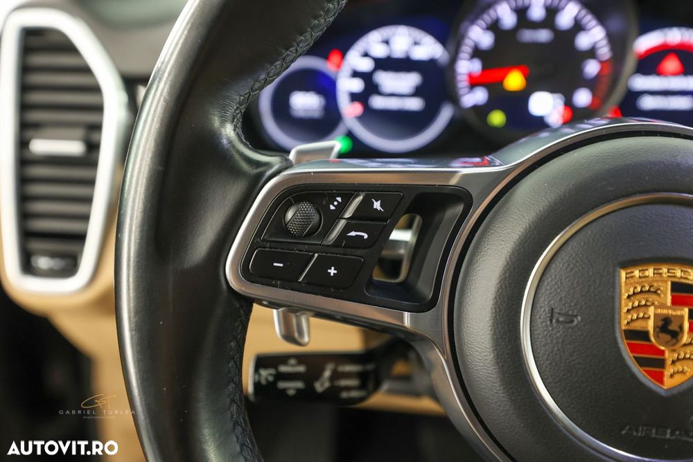 Porsche Cayenne - 14