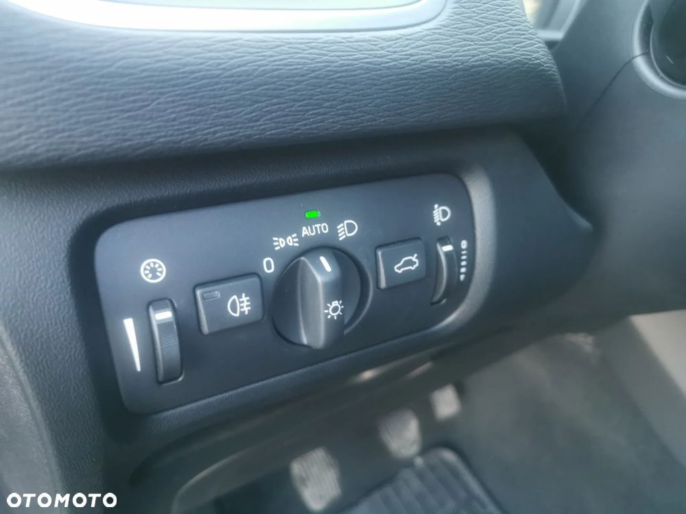 Volvo V40 T2 Summum - 17