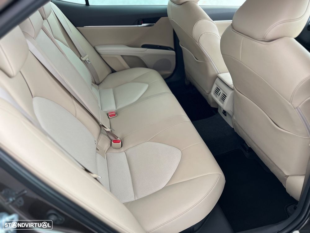 Toyota Camry 2.5 Hybrid Exclusive - 35