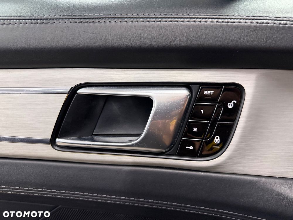 Porsche Panamera Turbo - 31