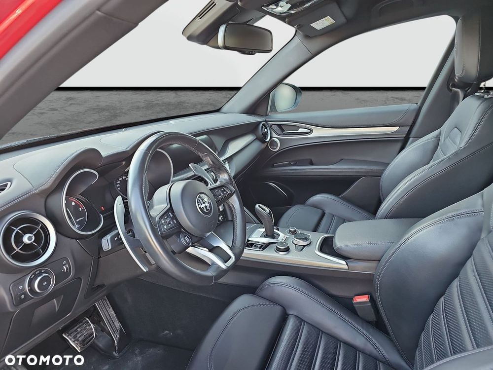 Alfa Romeo Stelvio - 17