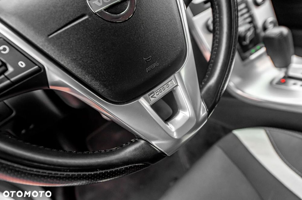 Volvo V60 D5 AWD Geartronic R-Design - 27