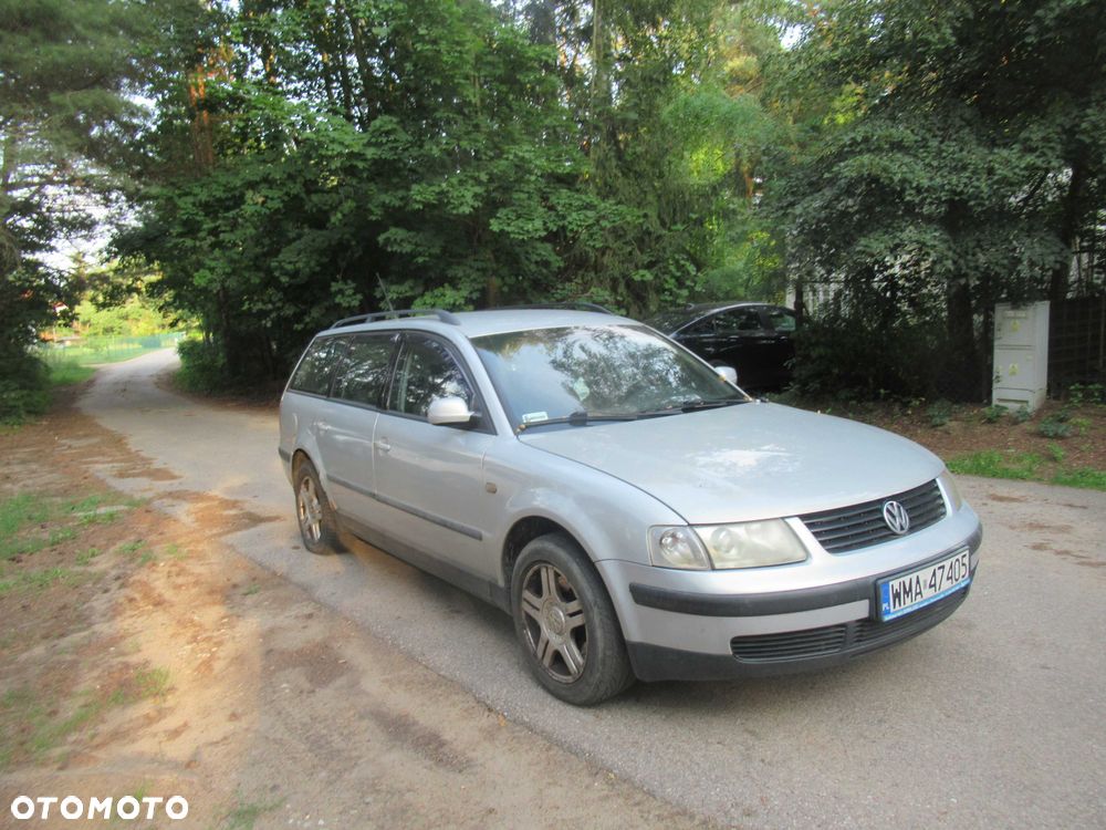 Volkswagen Passat - 1