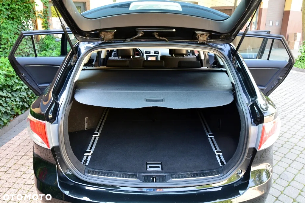 Toyota Avensis 1.8 Sol plus NAVI - 13