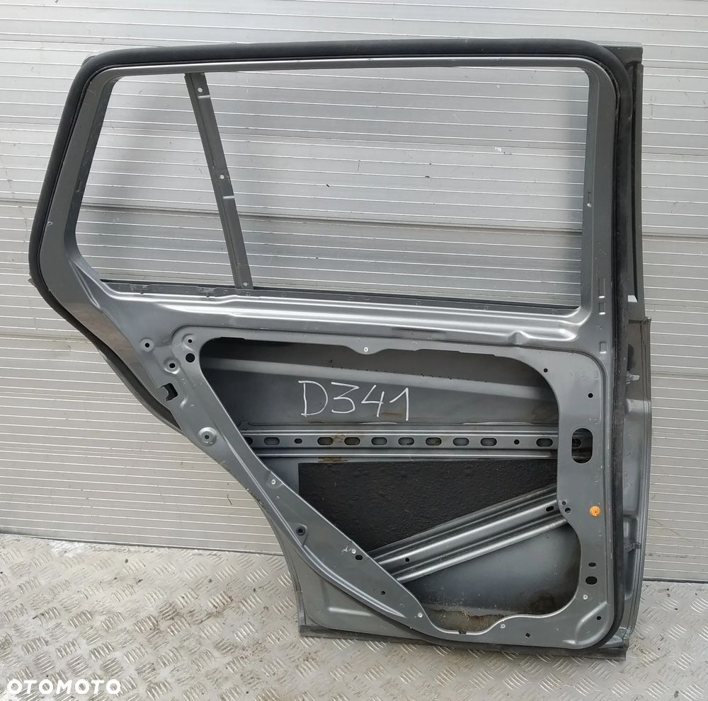 D345 MERCEDES W204 LEWY TYŁ DRZWI - 7